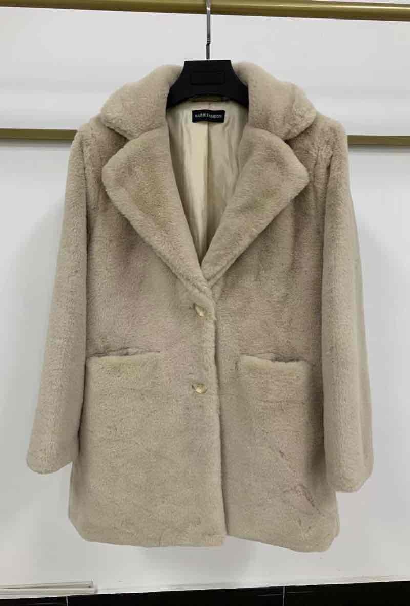 Grossiste Mac Moda - Manteau fourrure synthetique oversize a poches 85cm