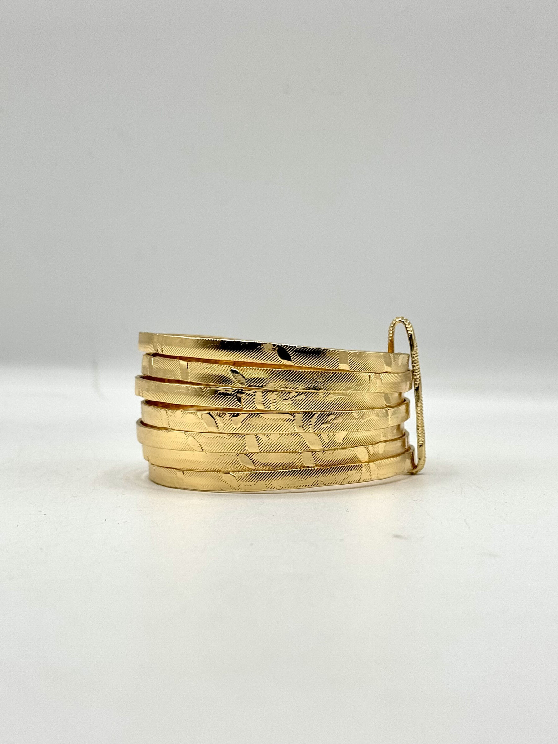 Wholesaler MAD ACCESSORIES - Rigid herdswept bracelet with patterns.