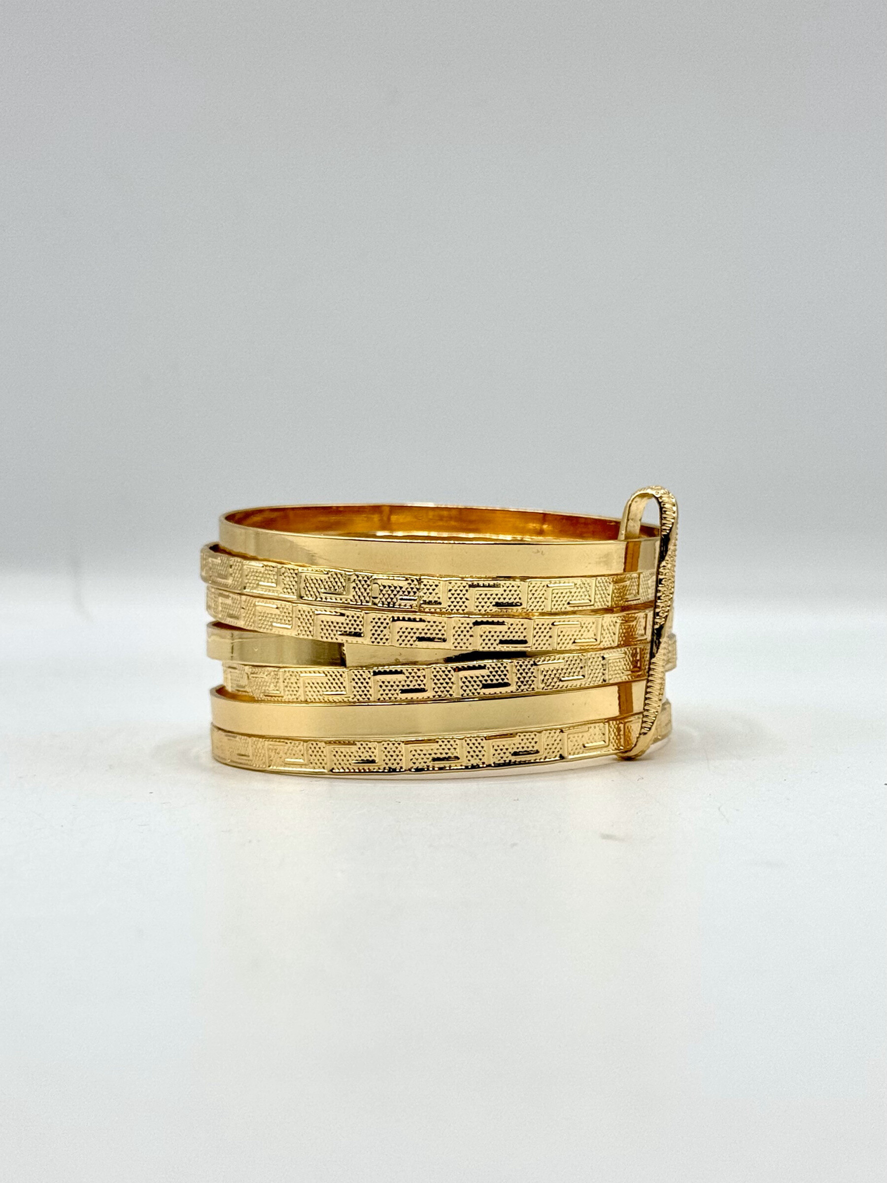 Wholesaler MAD ACCESSORIES - Rigid herdswept bracelet with patterns.