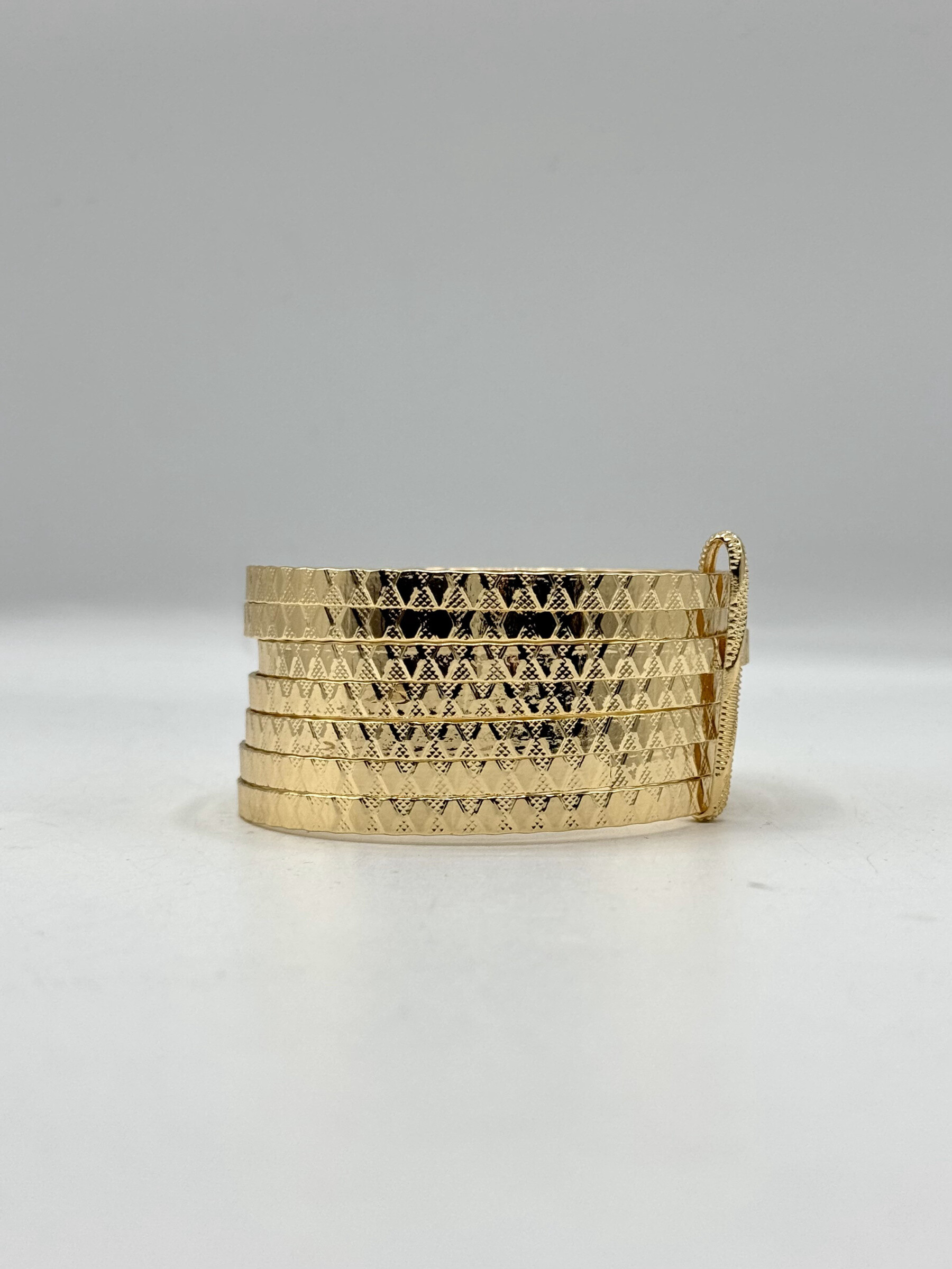 Wholesaler MAD ACCESSORIES - Rigid herdswept bracelet with patterns.
