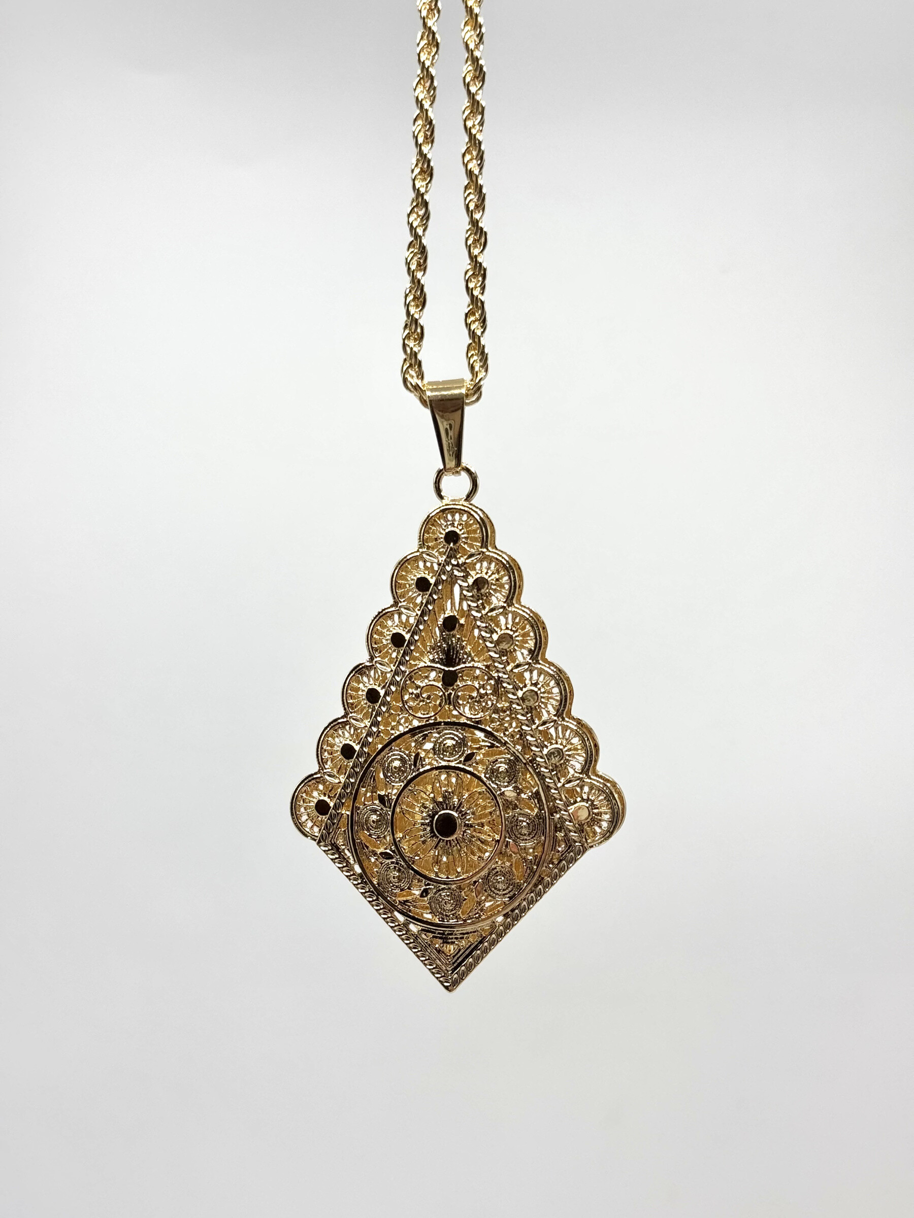 Wholesaler MAD ACCESSORIES - Oriental pear pendant necklace