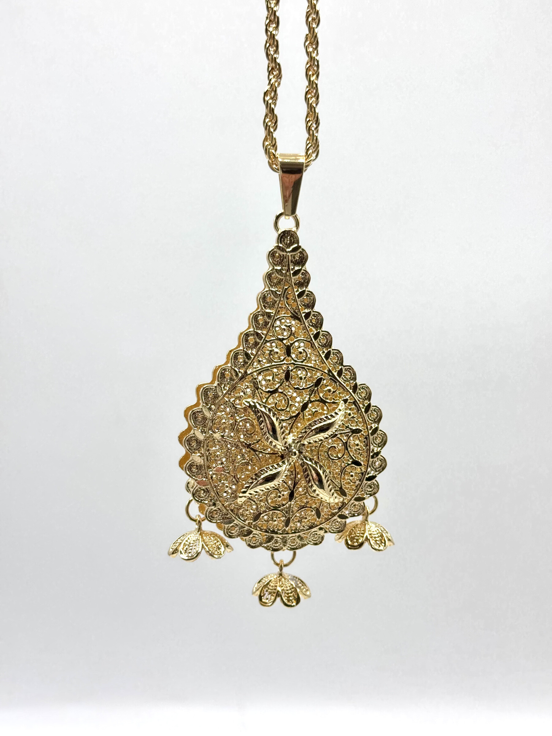Wholesaler MAD ACCESSORIES - Oriental pear pendant necklace