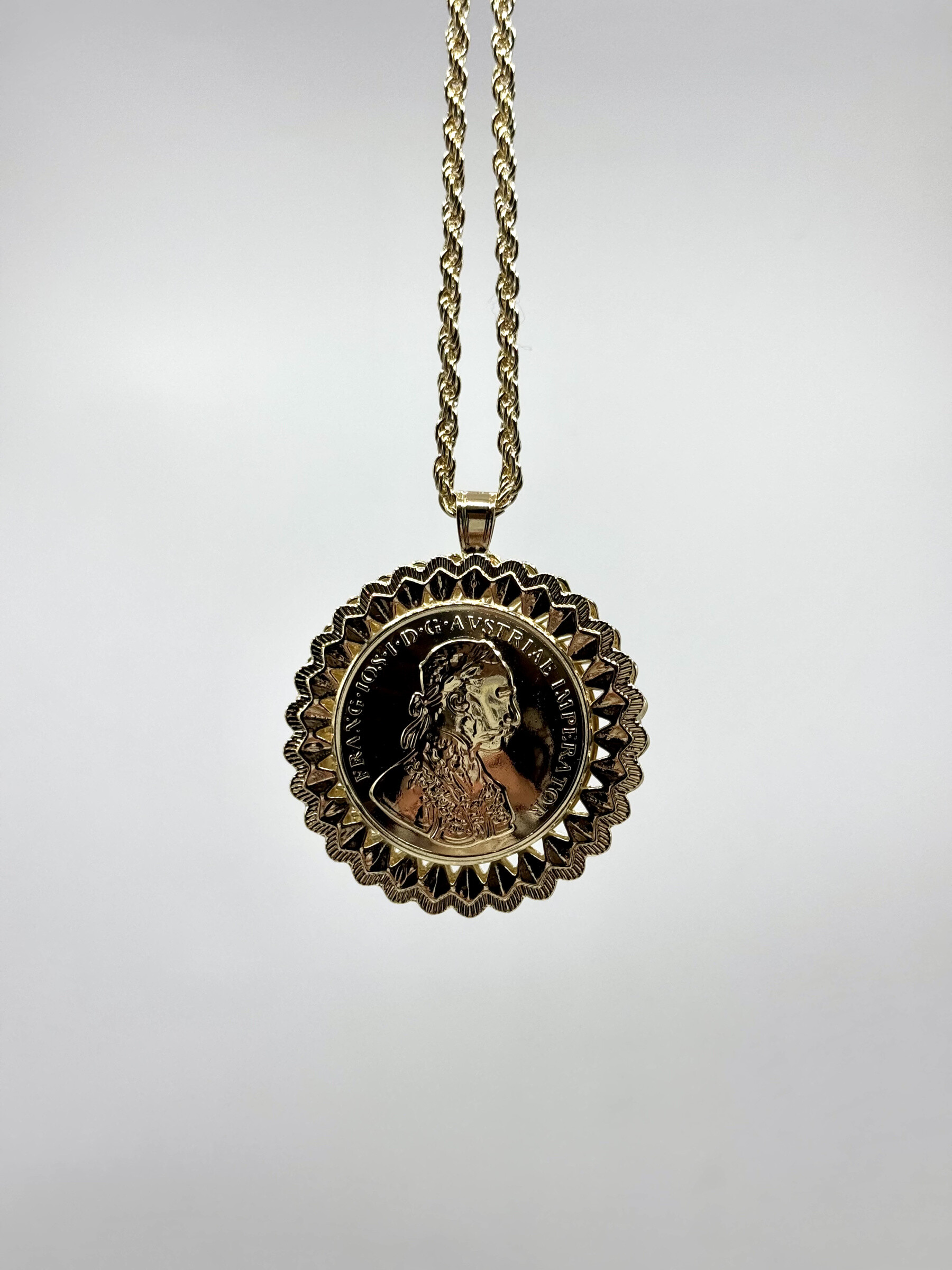 Wholesaler MAD ACCESSORIES - Oriental pear pendant necklace