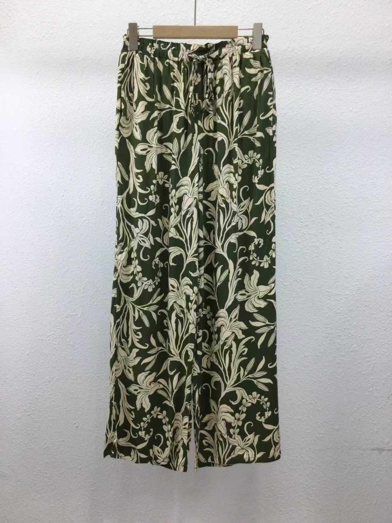 Wholesaler MAELLE - Plus size fluid print trousers in a mixed fabric M922-5-2200
