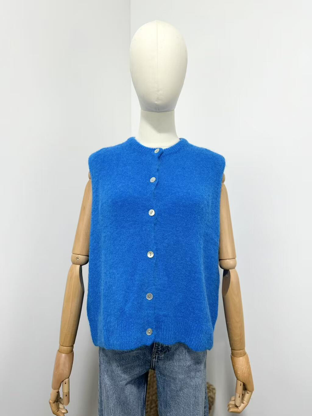 Wholesaler Maëlys Paris - Sleeveless vest in 30% superfine alpaca