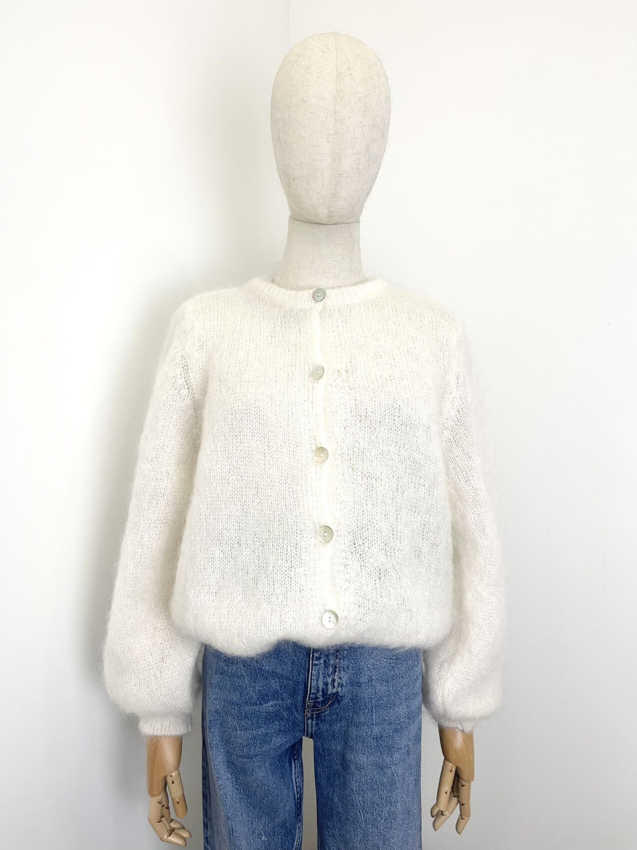 Grossista Maëlys Paris - Cardigan girocollo in soffice mohair 76%.