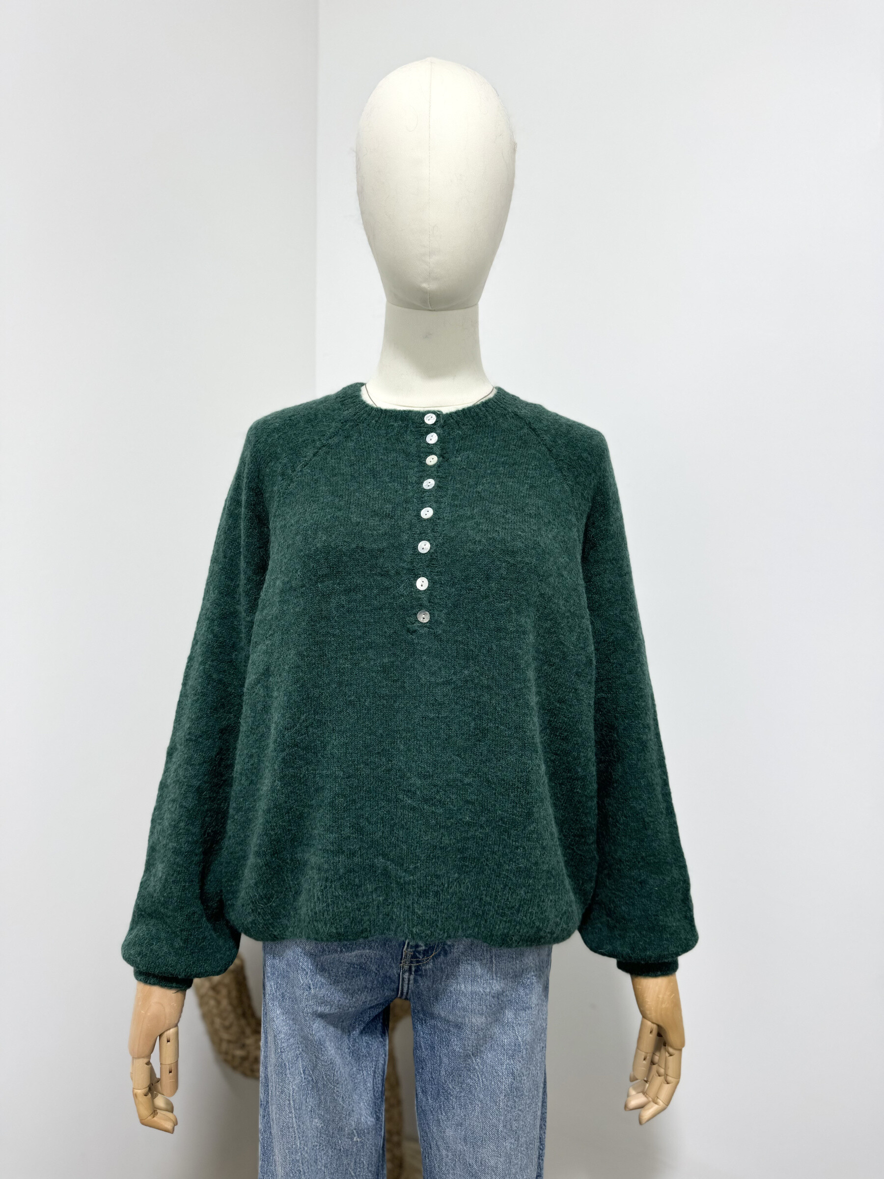 Wholesaler Maëlys Paris - Round neck buttoned sweater in baby alpaca