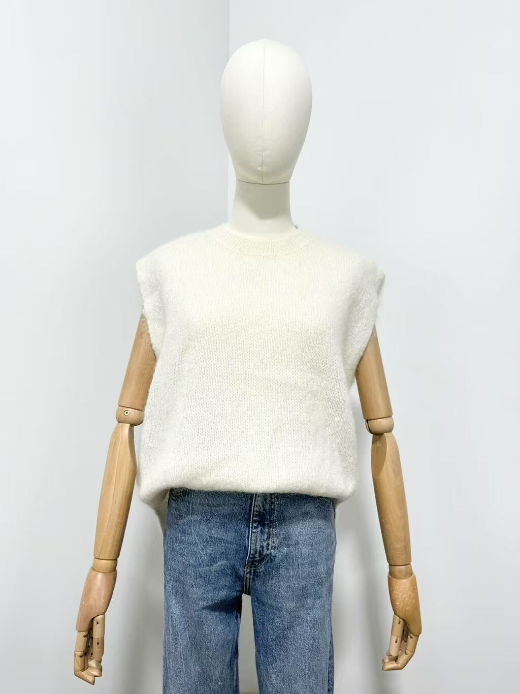 Wholesaler Maëlys Paris - Sleeveless sweater in 20% Kid Mohair