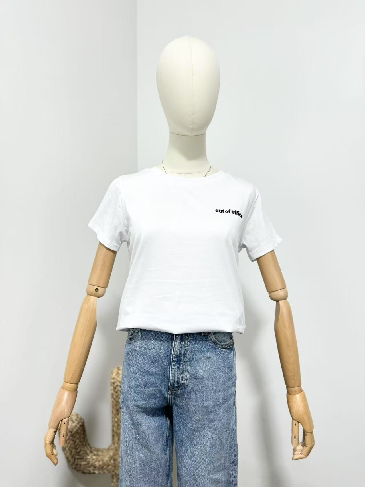 Grossiste Maëlys Paris - T-shirt brodé " OUT OF OFFICE "