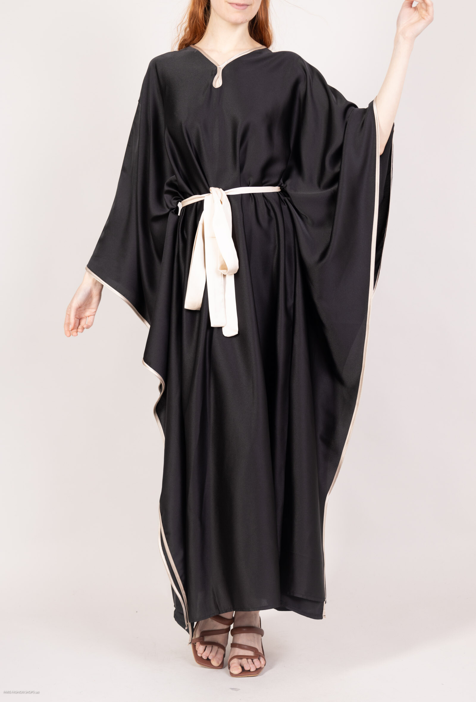 Wholesaler Maia H. - Long dress with belt