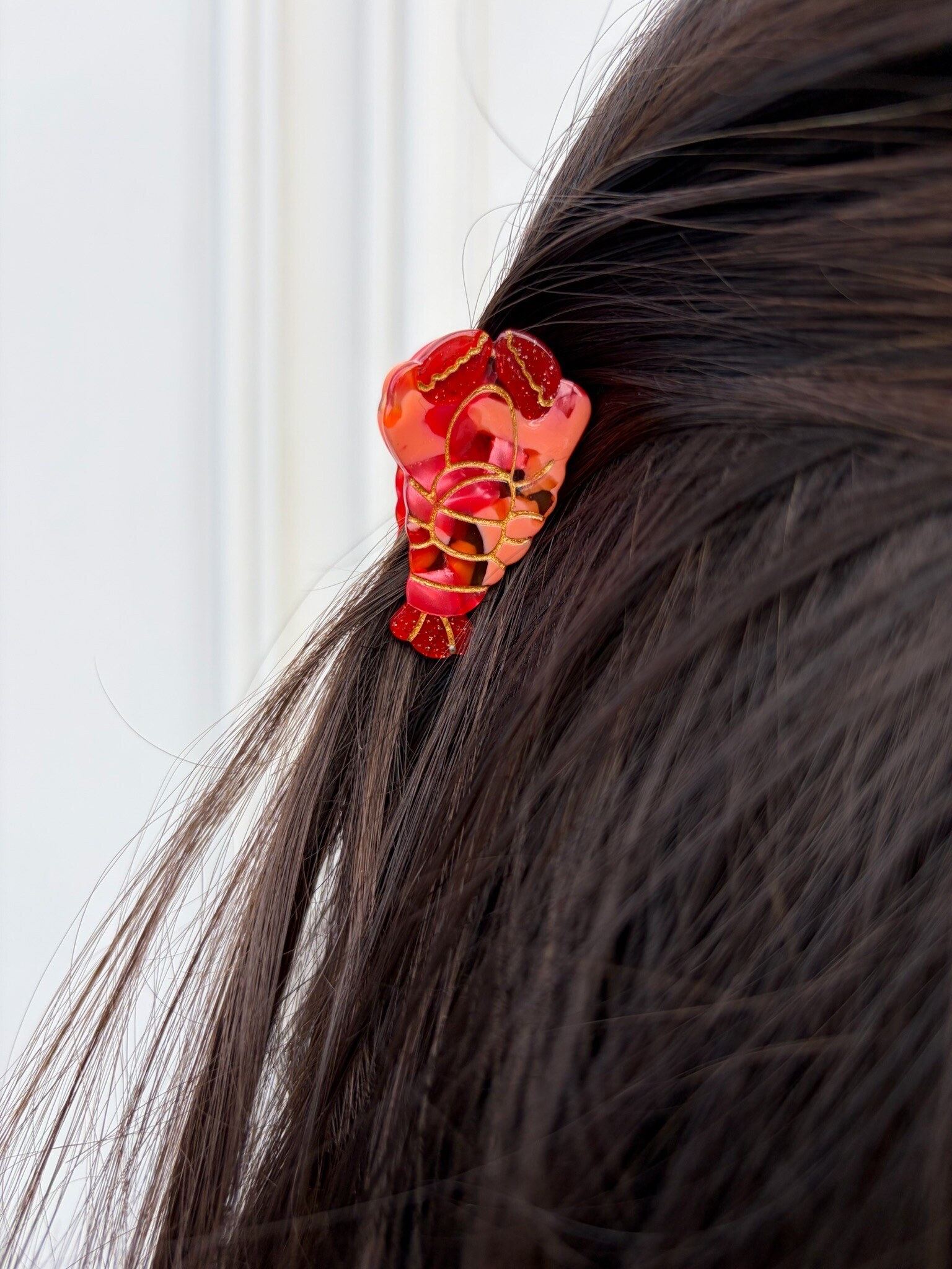 Grossista MAISON OKAMI - Accessorio per capelli in resina scolpita con motivo floreale