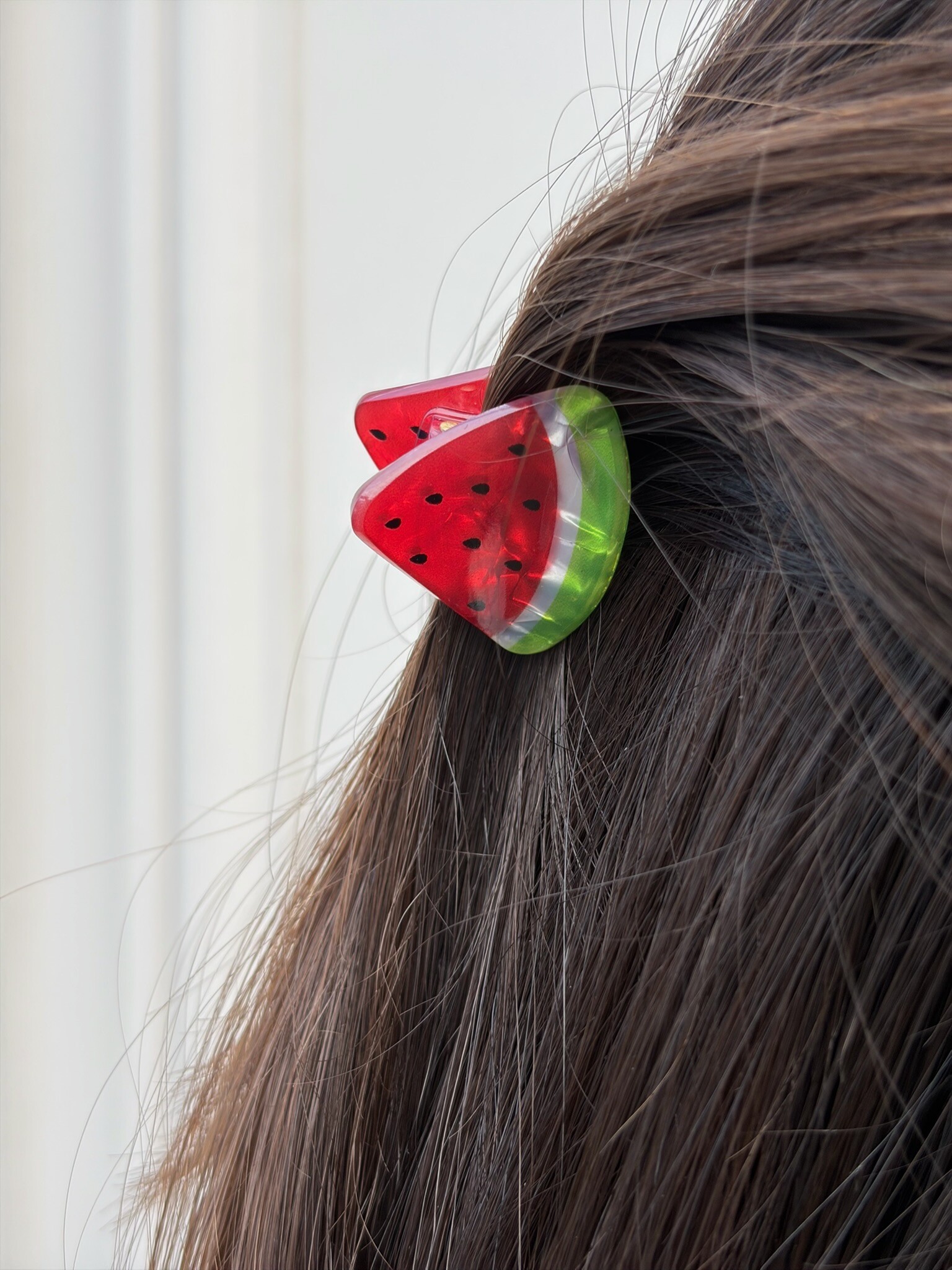 Grossiste MAISON OKAMI - Barrette en résine triangulaire motif pastèque