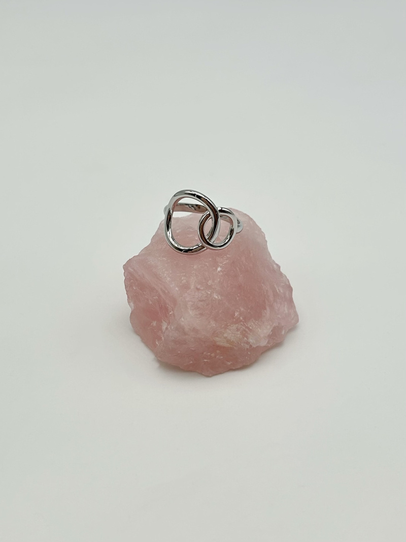 Grossiste MAISON OKAMI - Bague anneaux entrelacés en acier inoxydable – Harmonie moderne