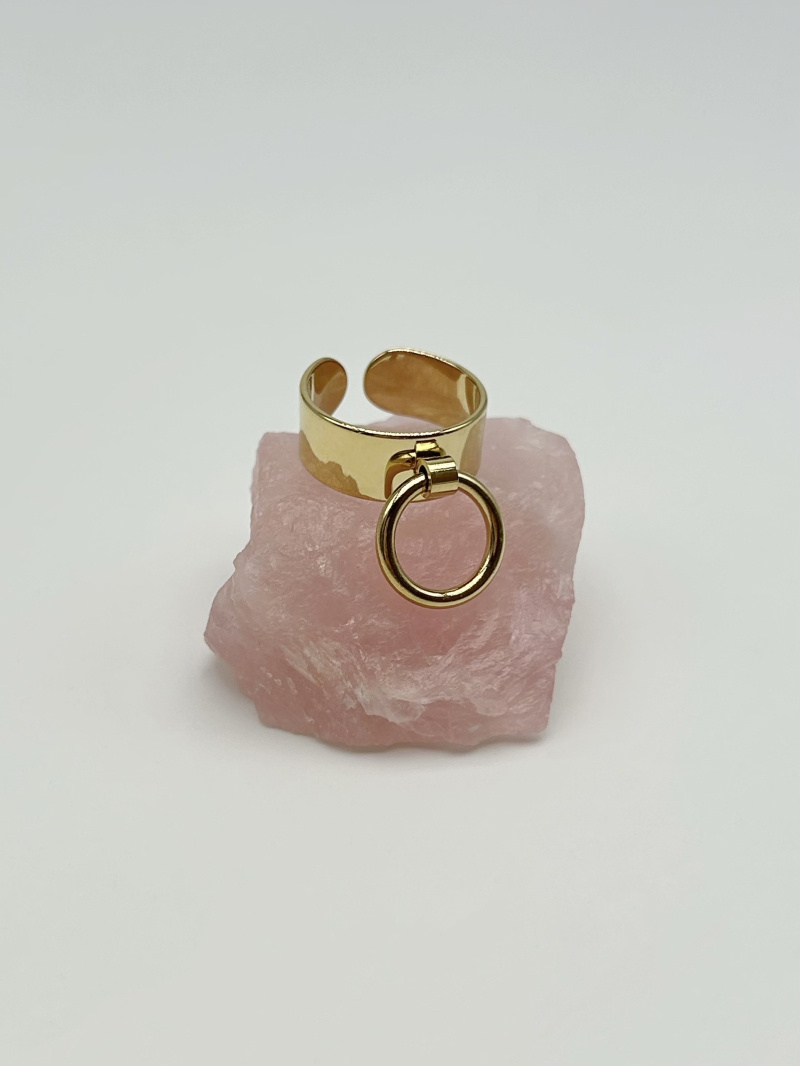 Grossiste MAISON OKAMI - Bague breloque pendentif en acier inoxydable – Design audacieux