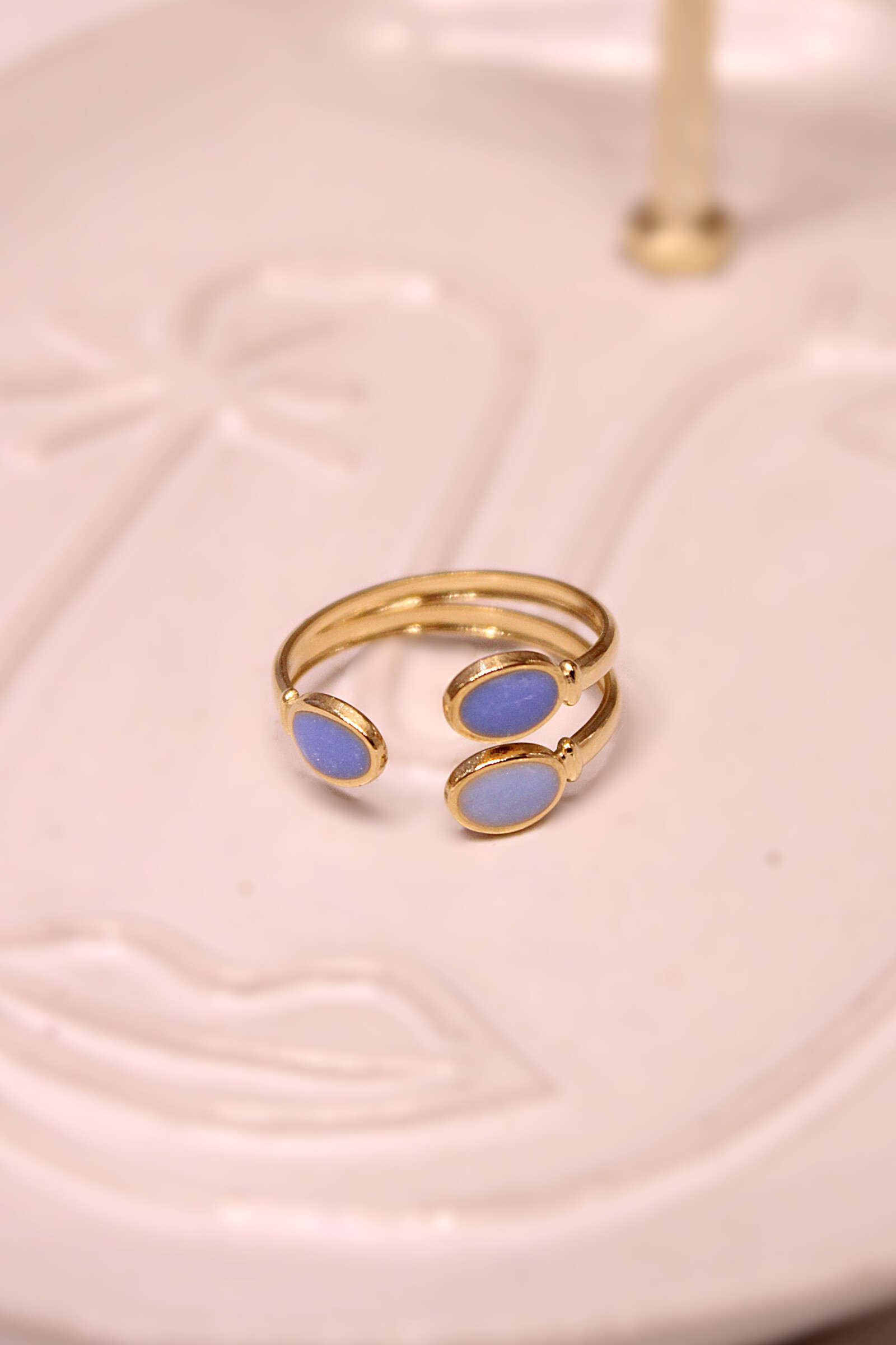 Großhändler MAISON OKAMI - Goldener Messingring mit ovalen Steinen – von Maison Okami