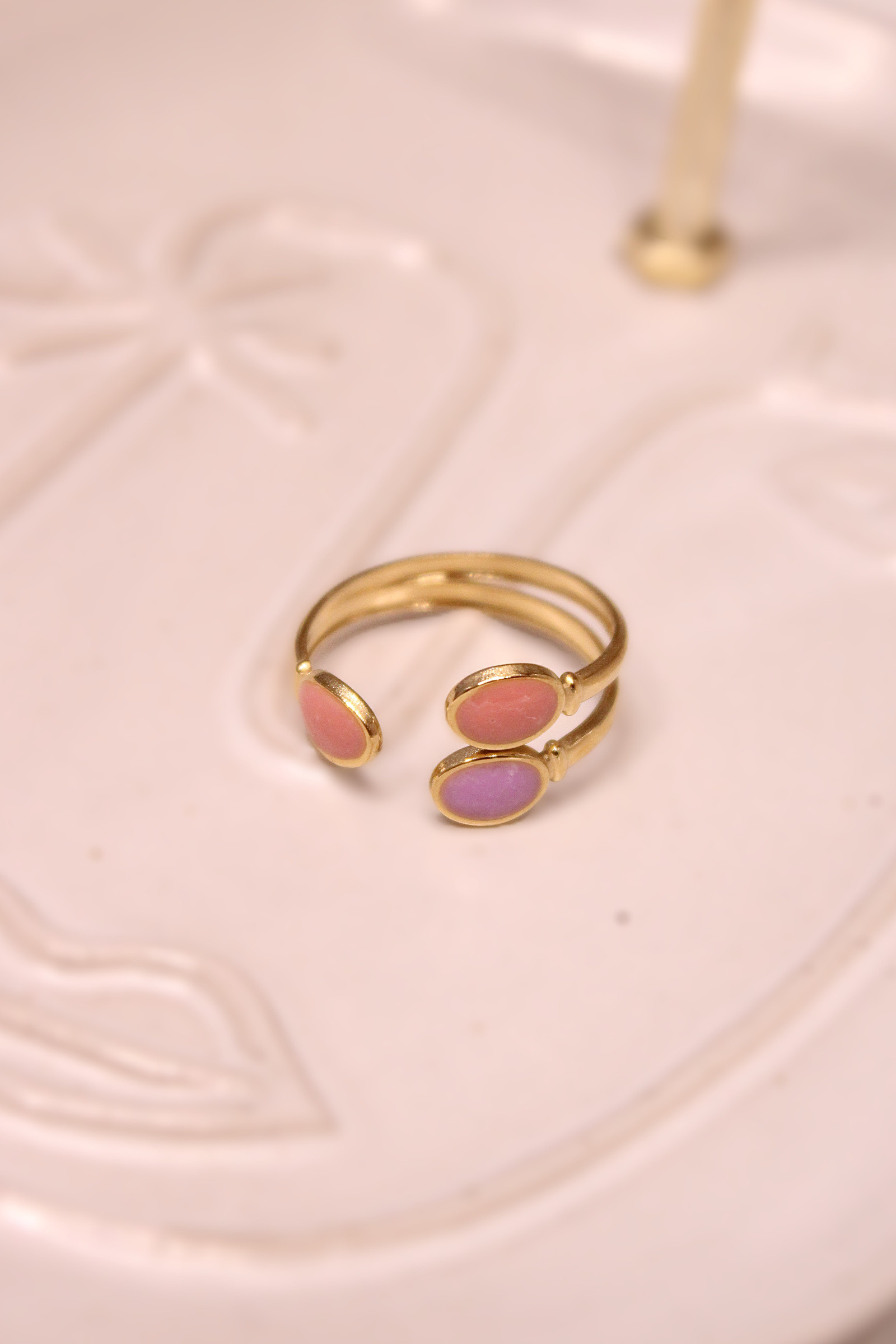Wholesaler MAISON OKAMI - Oval gold ring - by Maison Okami