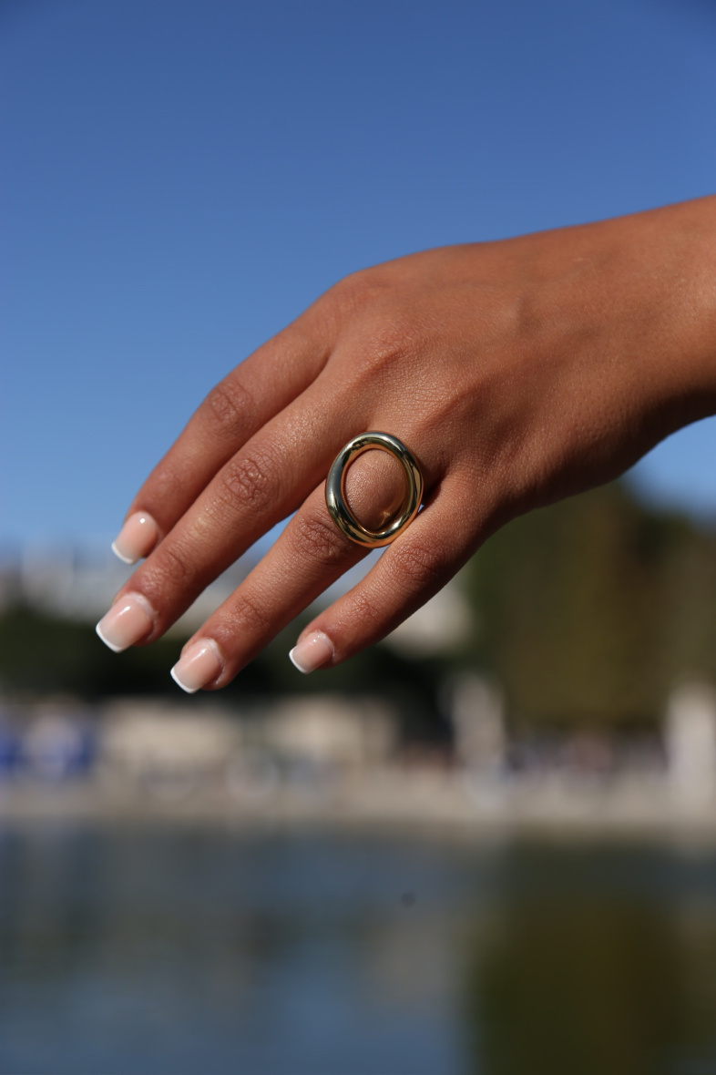 Wholesaler MAISON OKAMI - Circled golden brass ring - Contemporary elegance by Maison Okami