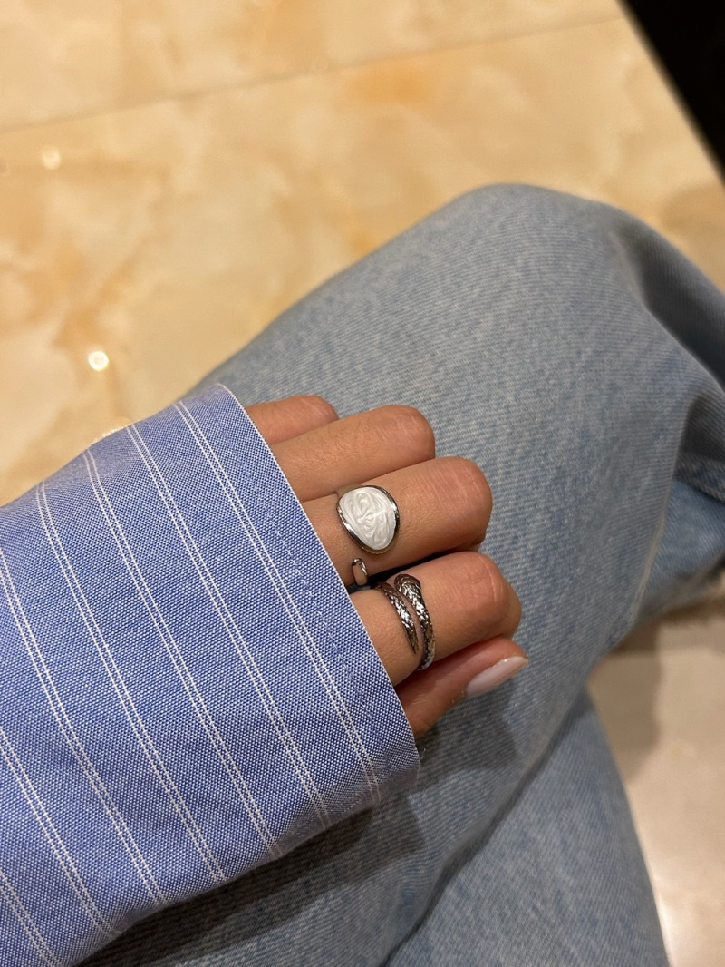 Wholesaler MAISON OKAMI - Enameled Cameo Ring - Classic Elegance