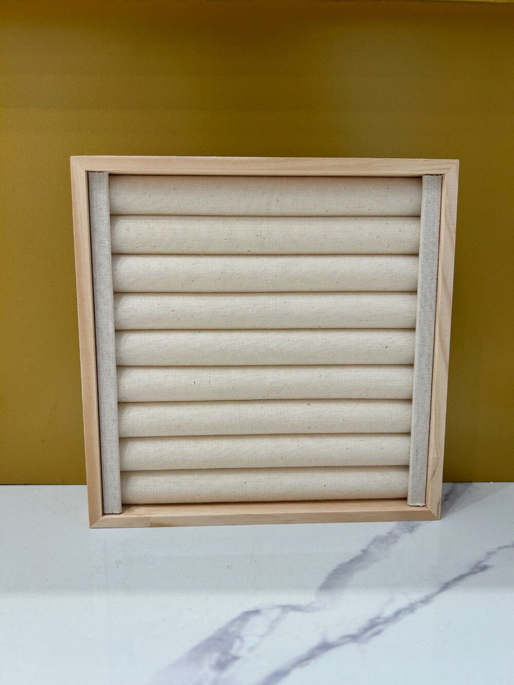 Großhändler MAISON OKAMI - Ringdisplay aus Holz