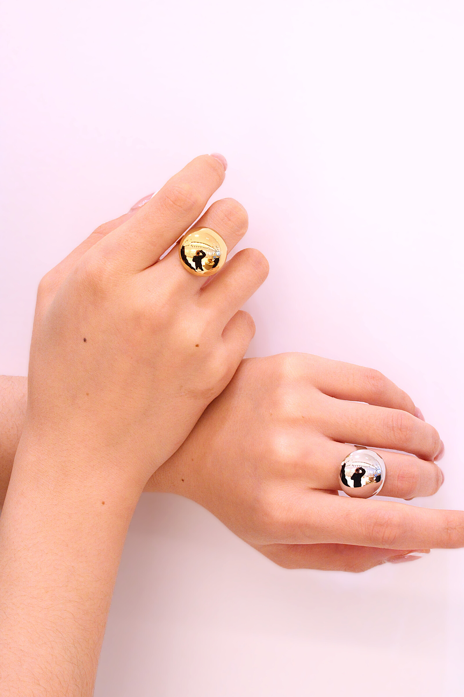 Grossista MAISON OKAMI - Anello a sfera lucido – Eleganza minimalista