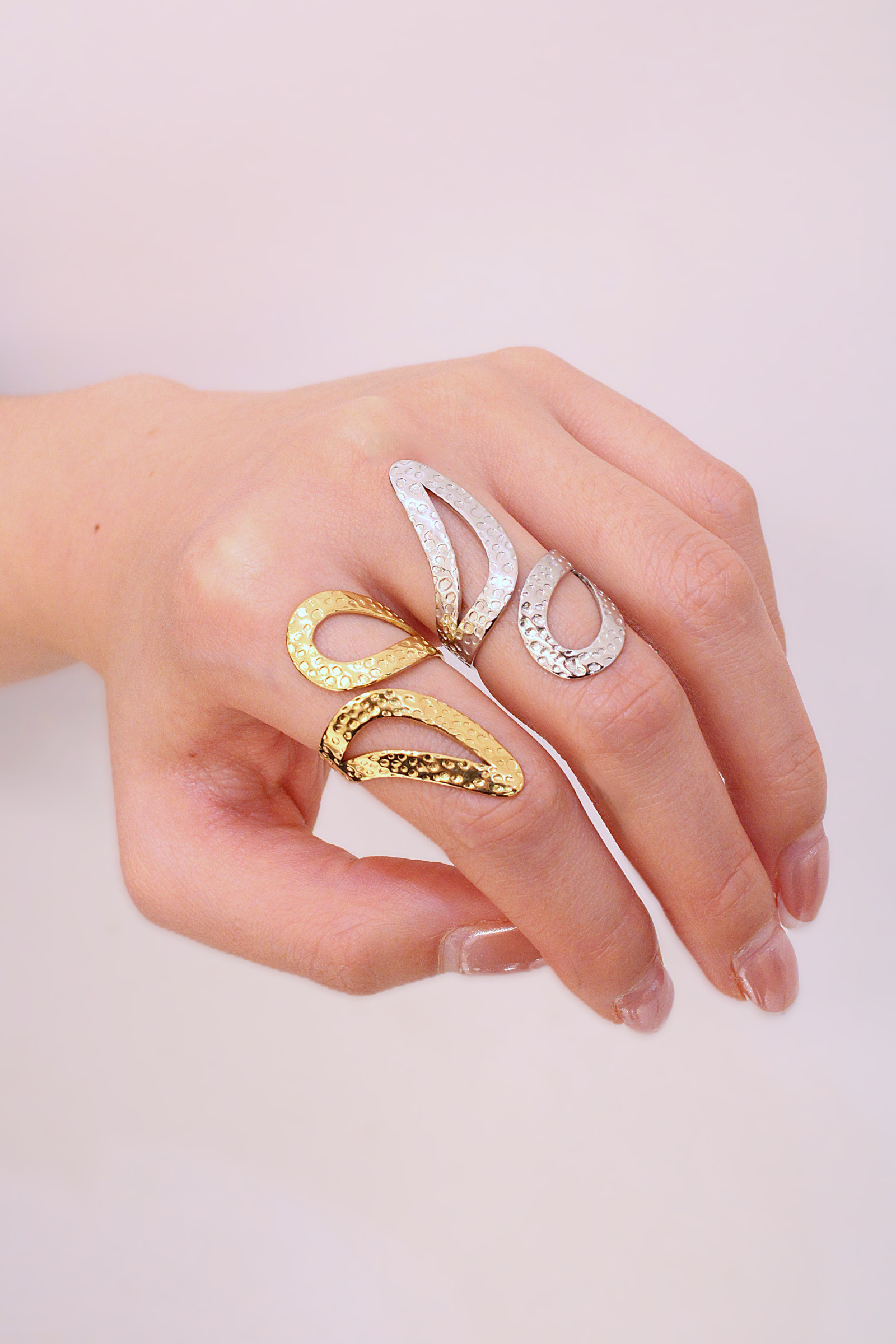 Grossiste MAISON OKAMI - Bague martelée ouverte – Style unique et moderne