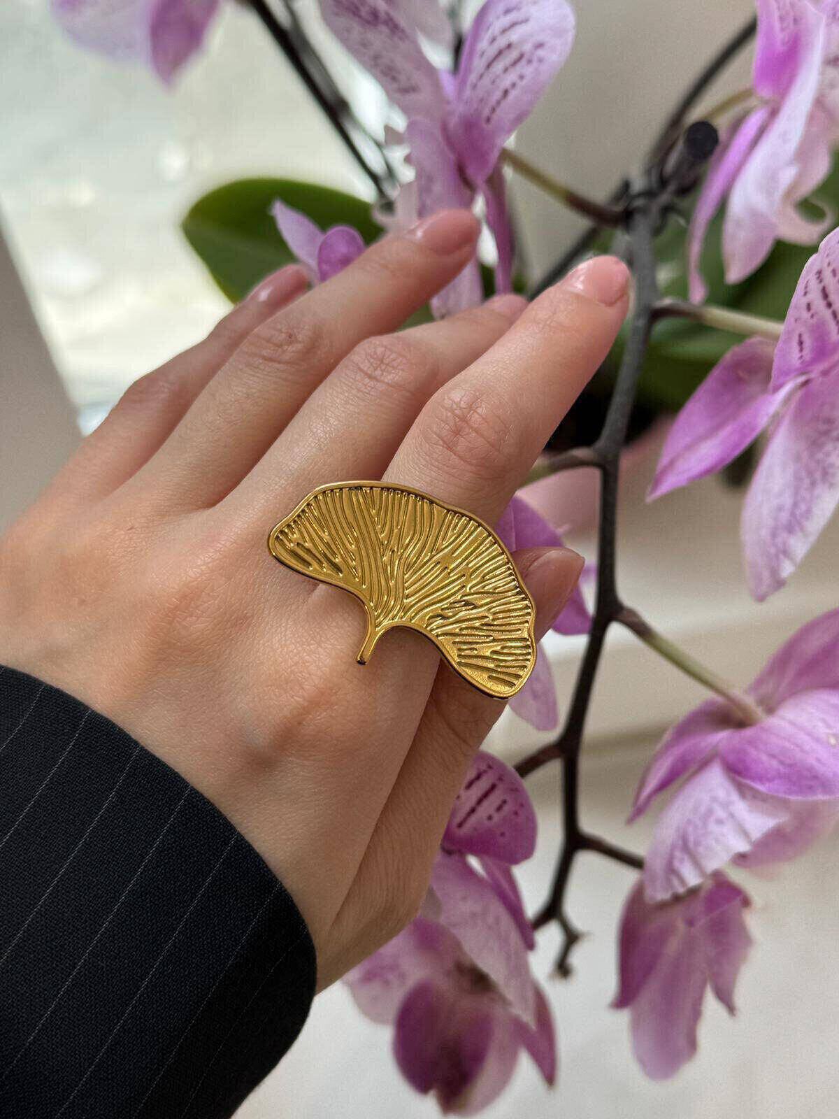 Grossista MAISON OKAMI - Anello floreale in acciaio inossidabile aperto