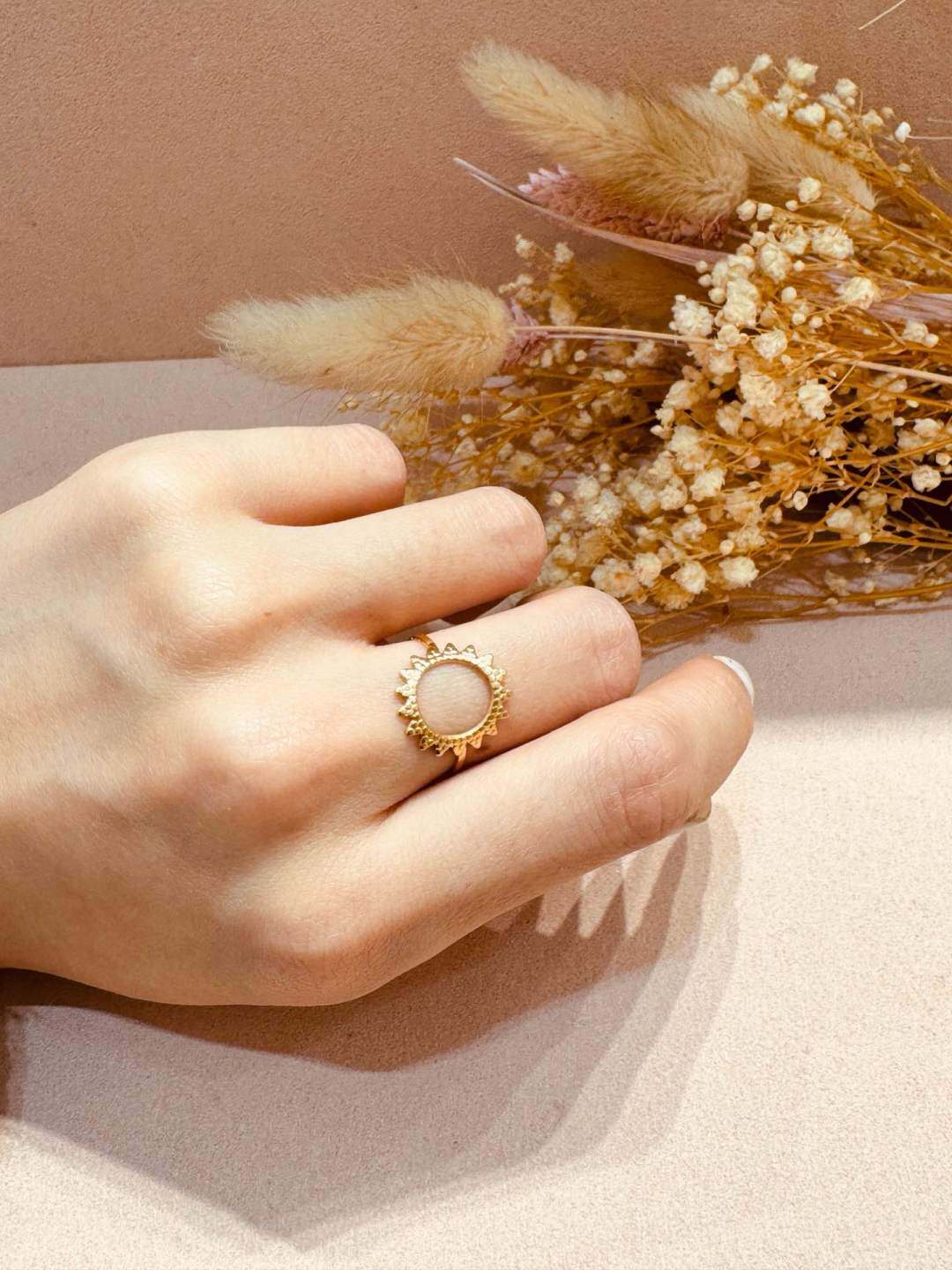 Wholesaler MAISON OKAMI - Elegant ring with sun motif and natural stone