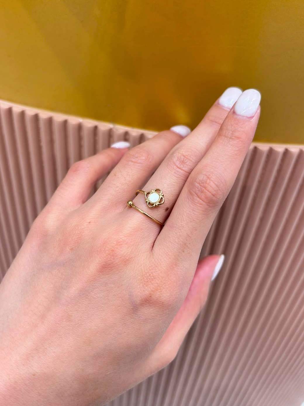 Mayorista MAISON OKAMI - Anillo de flor con piedra abierta Mayorista MAISON OKAMI - Anillo de flor con piedra abierta