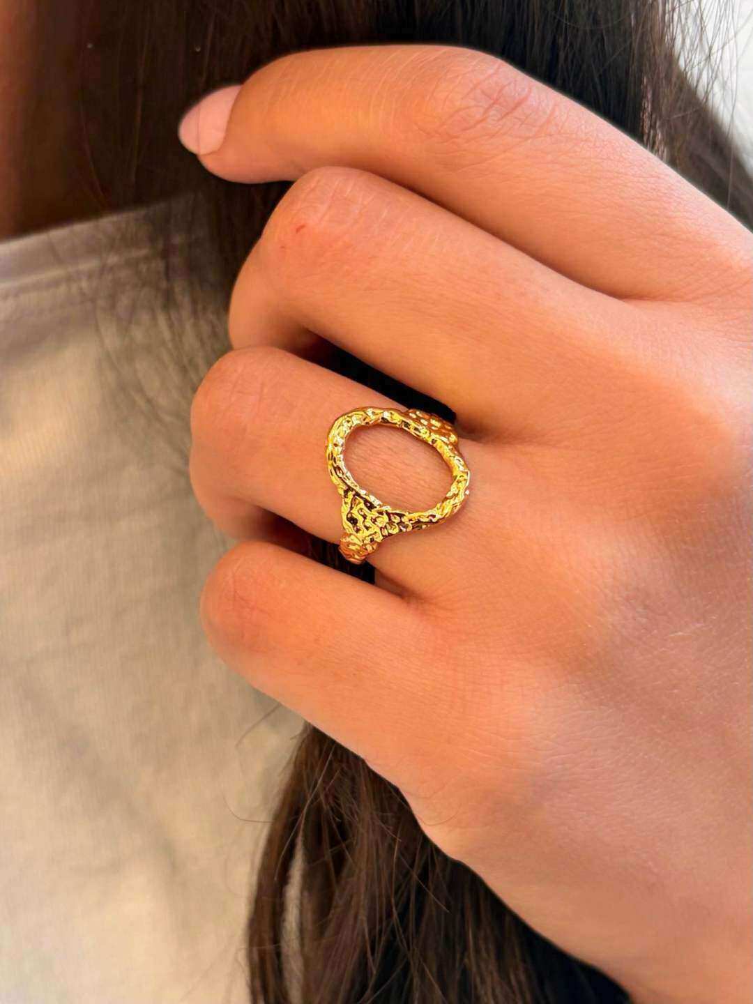 Grossiste MAISON OKAMI - Bague en Acier Inoxydable au Design Épuré et Entrelaçé