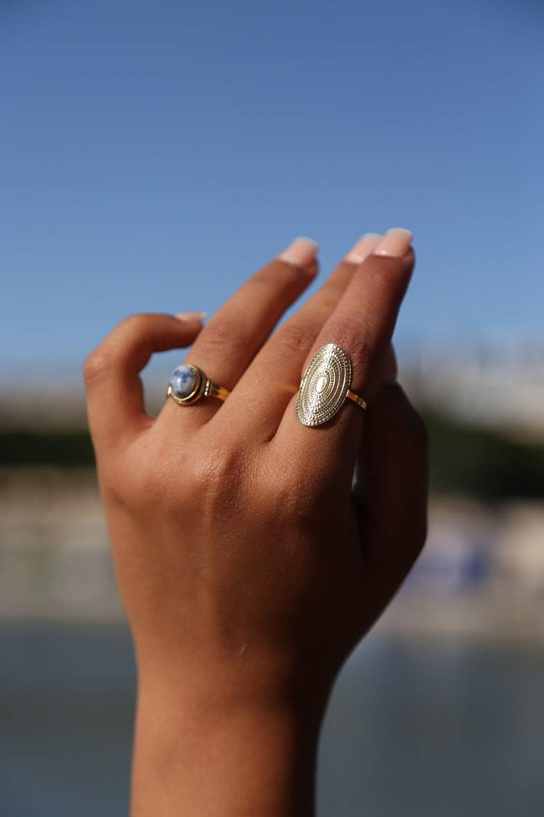 Grossiste MAISON OKAMI - Bague ovale texturée en acier inoxydable – Éclat solaire