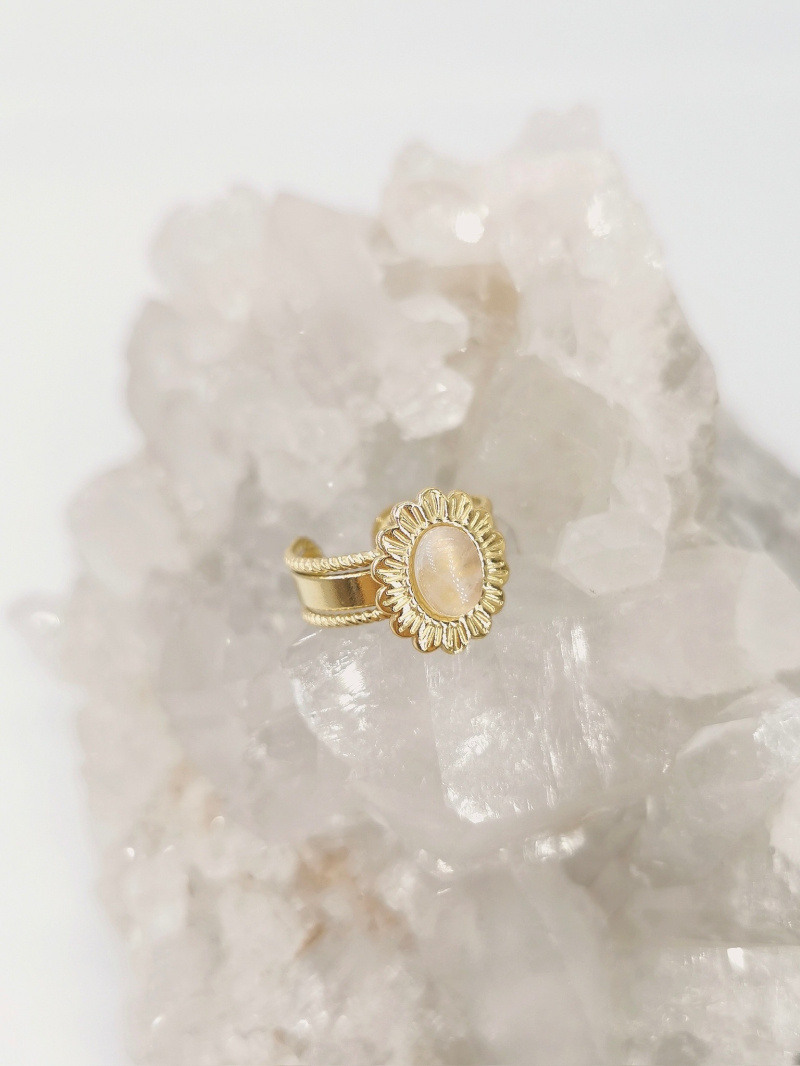 Grossiste MAISON OKAMI - Bague Réglable avec Motif Fleur et Pierre Naturelle au Centre