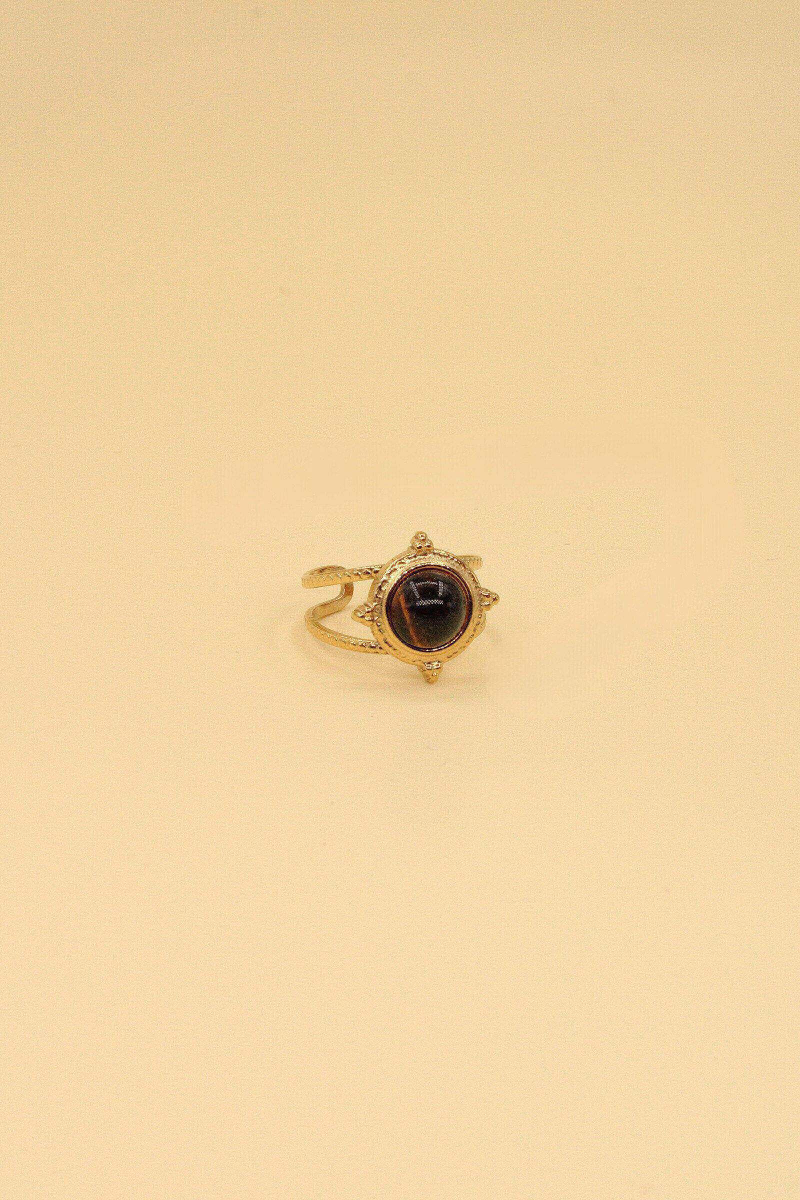 Wholesaler MAISON OKAMI - Adjustable gold-tone metal ring with star pattern and central stone