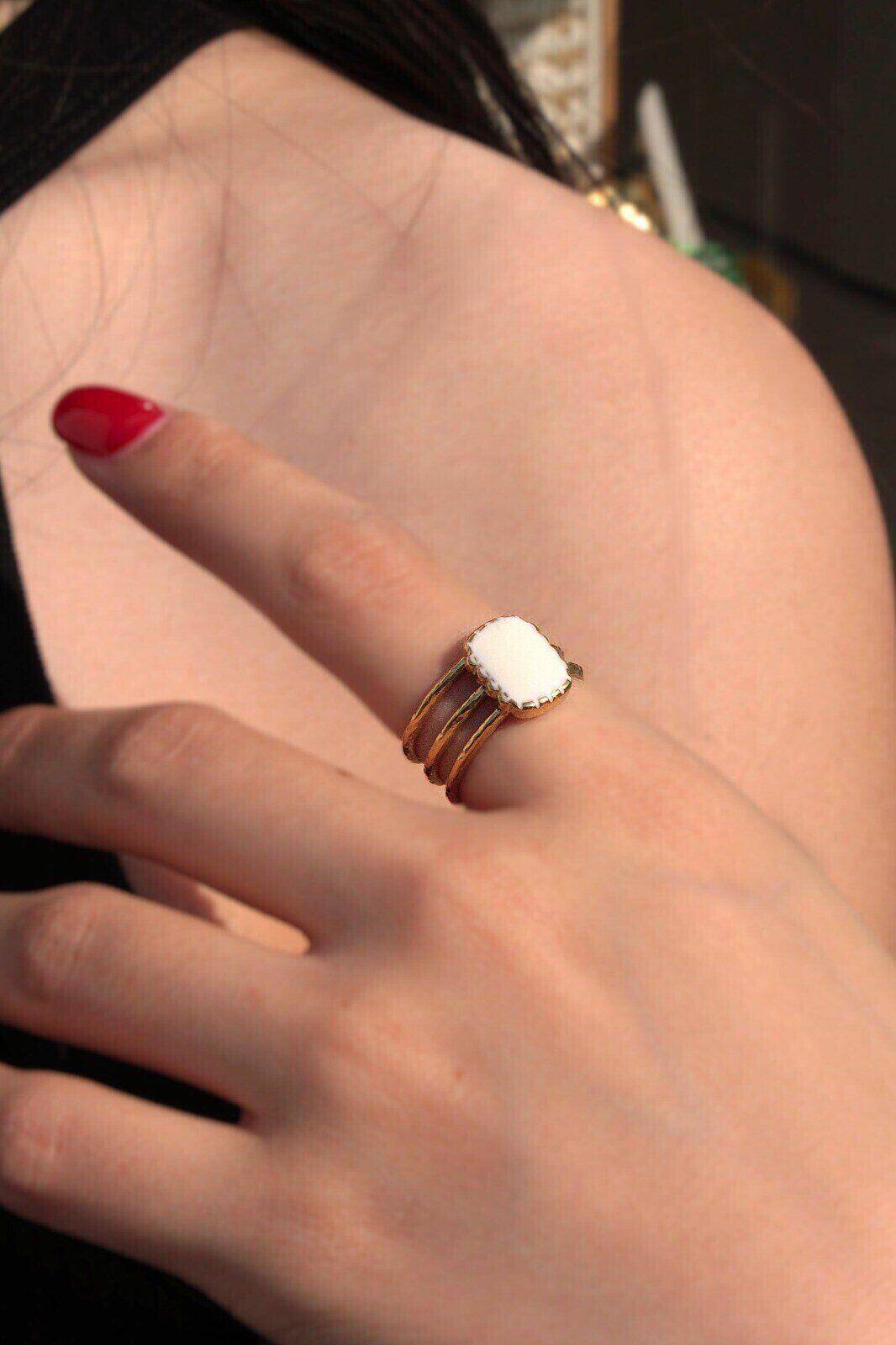 Grossiste MAISON OKAMI - Bague ouverte à motif minimaliste avec pierre naturelle