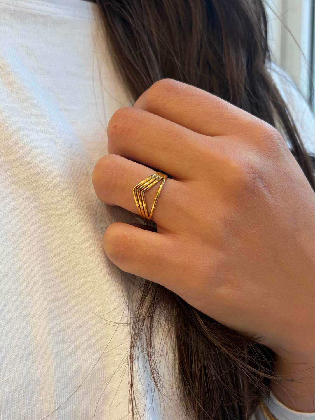Grossista MAISON OKAMI - Anello in Acciaio Inossidabile con Motivo Geometrico