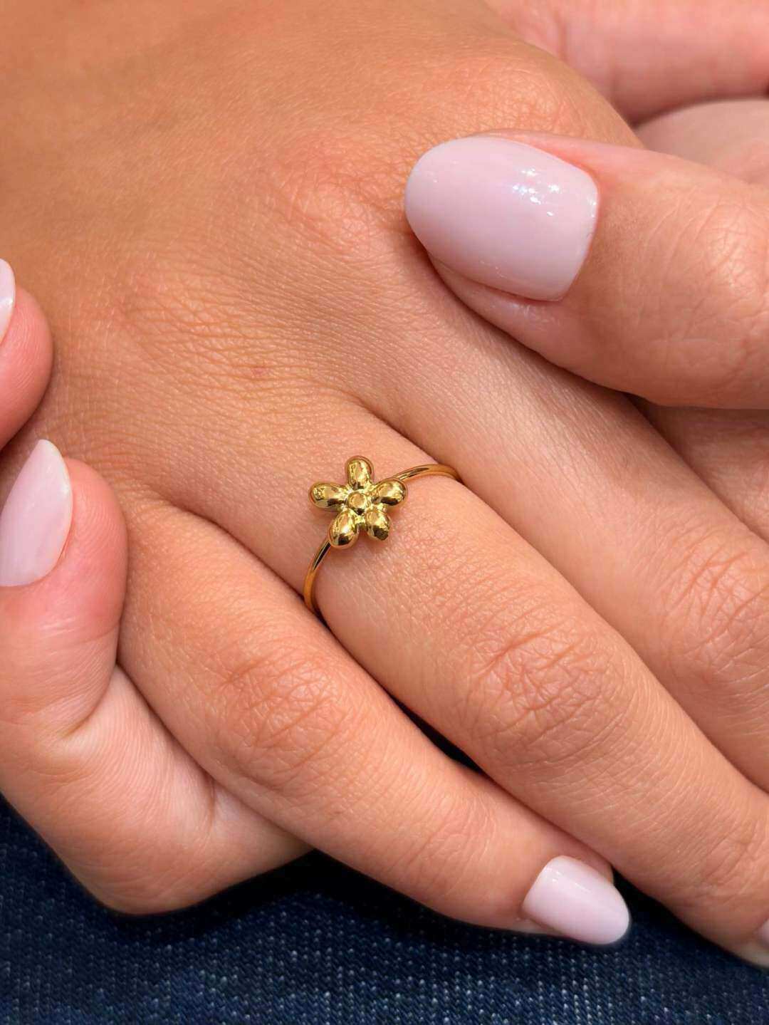 Grossista MAISON OKAMI - Anello in Acciaio Inossidabile con Motivo Floreale