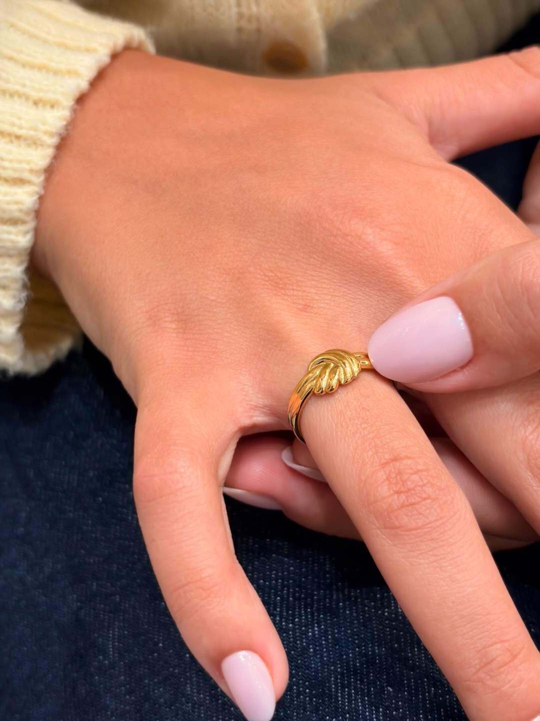 Grossiste MAISON OKAMI - Bague en Acier Inoxydable au Motif Feuille Élégant