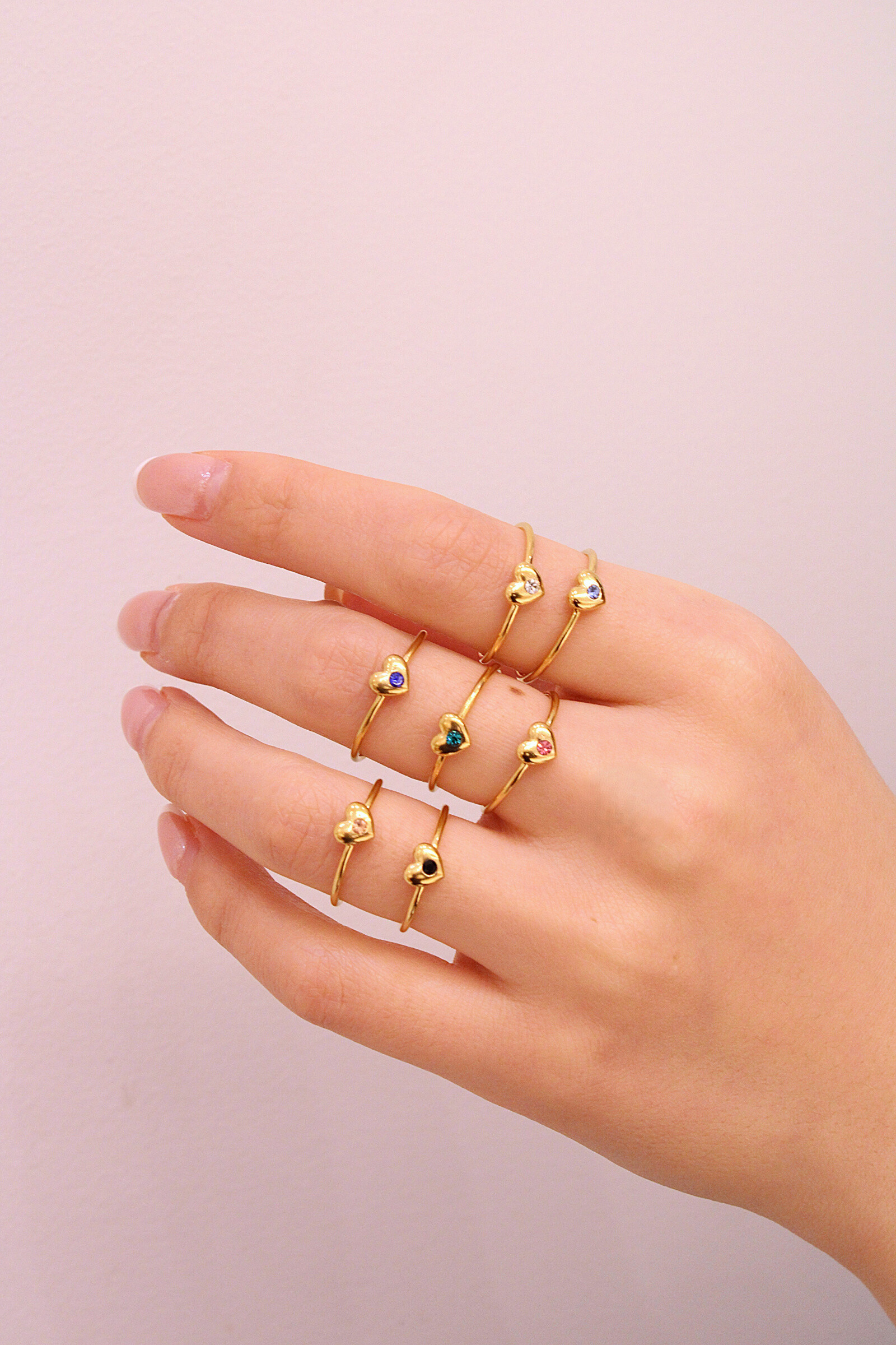 Großhändler MAISON OKAMI - Minimalistischer Herzring aus goldfarbenem Edelstahl