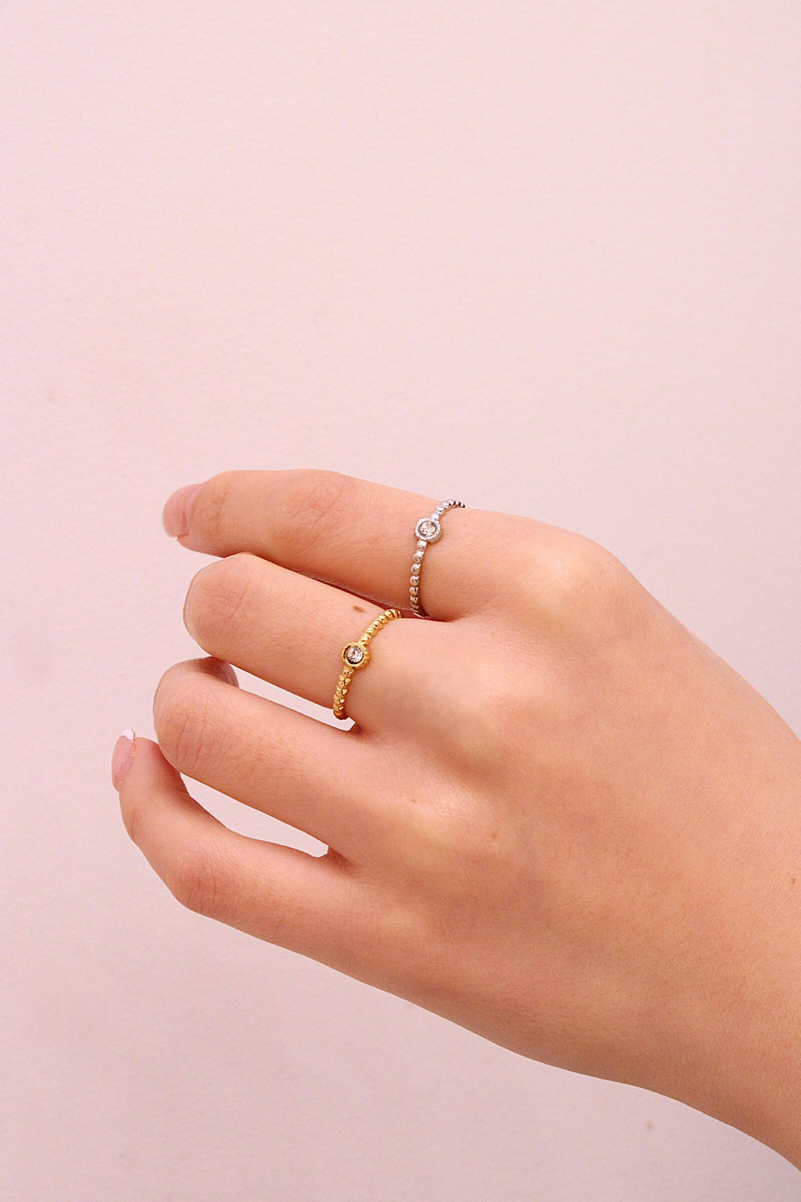 Grossista MAISON OKAMI - Anello in acciaio inossidabile color argento con zircone centrale