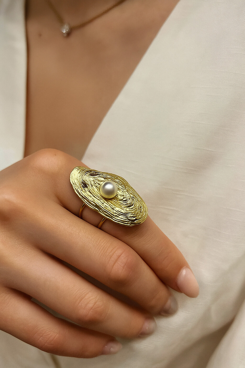 Grossiste MAISON OKAMI - Bague coquillage et perle en acier inoxydable – Élégance marine