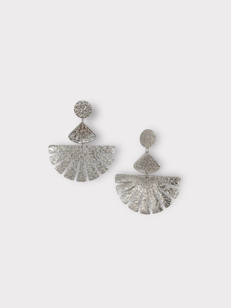 Grossiste MAISON OKAMI - Boucles d'oreilles en acier inoxydable martelées en éventail