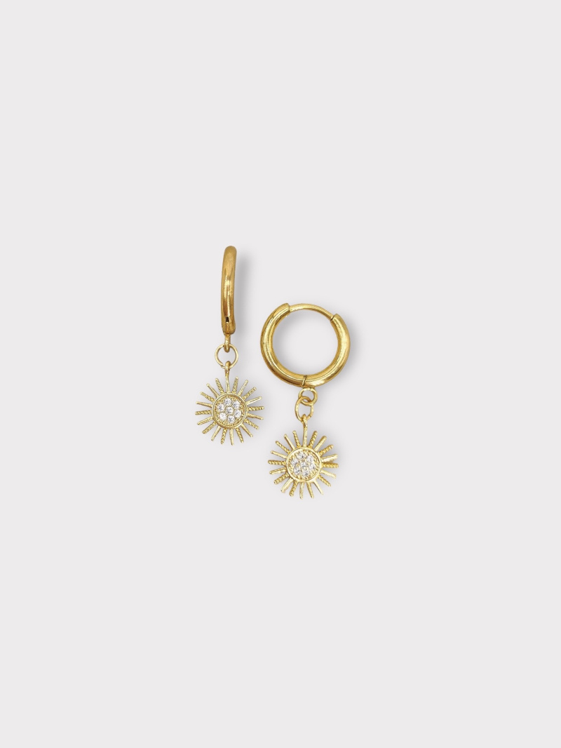 Grossiste MAISON OKAMI - Mini créole en acier inoxydable - pendentif soleil et serti de zirconium