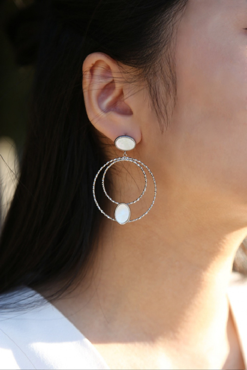Wholesaler MAISON OKAMI - Elegant Double Circle Earrings with Oval Detail