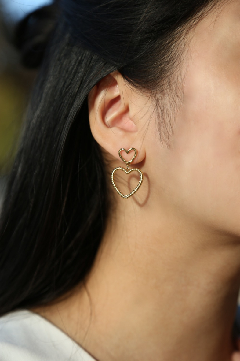 Grossiste MAISON OKAMI - Boucles d’oreilles doubles cœurs torsadés