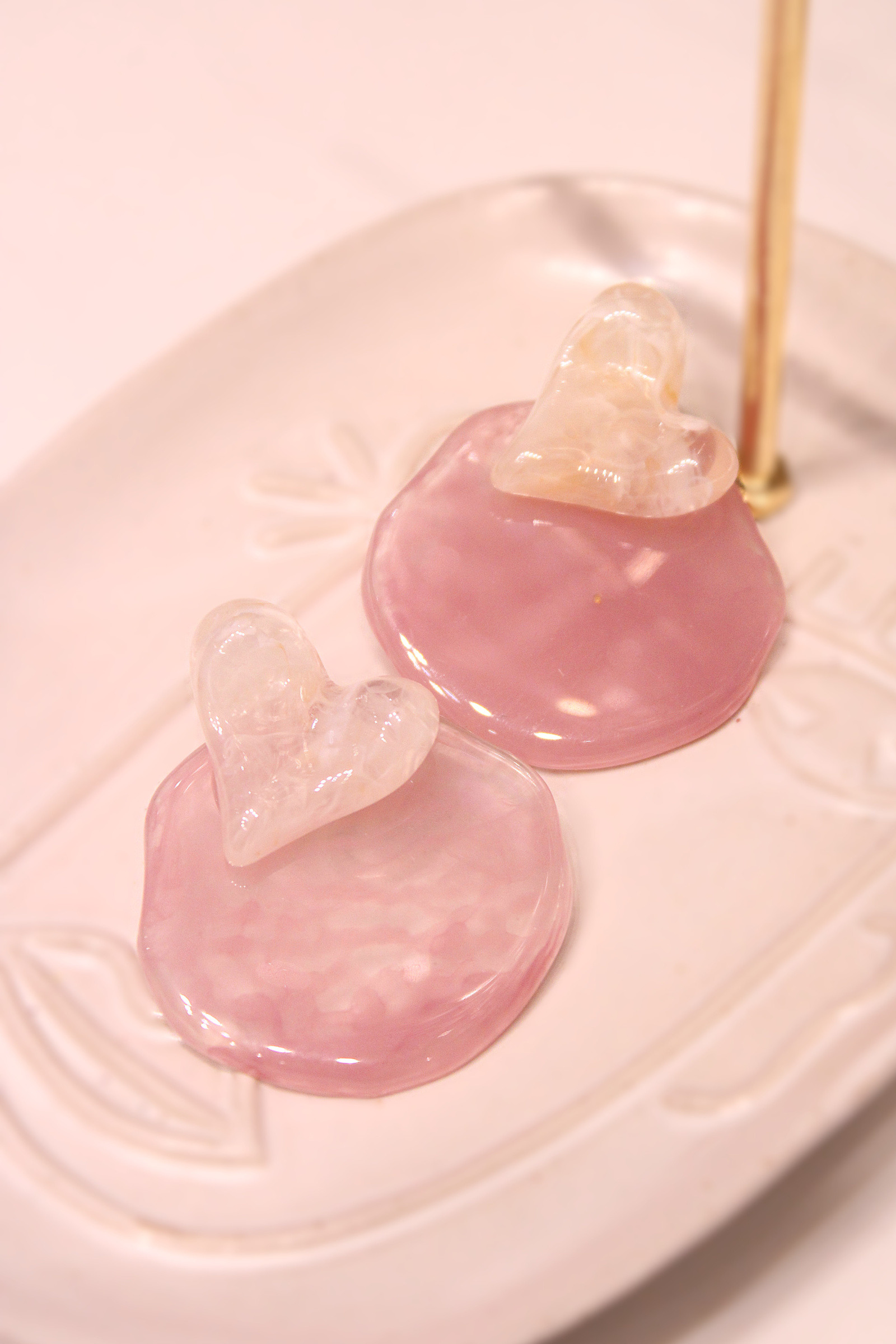 Grossiste MAISON OKAMI - Boucle d’oreille en résine bicolore