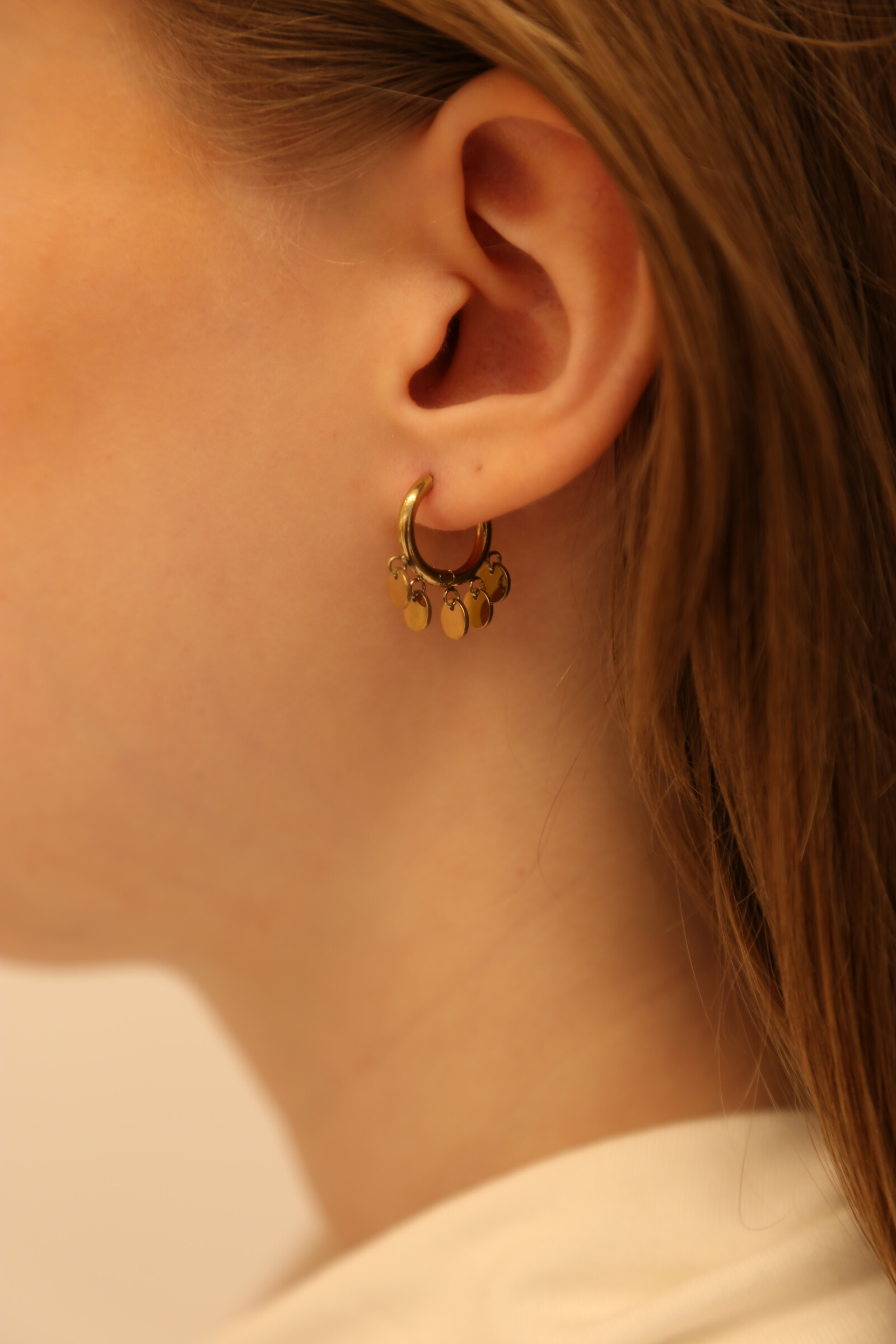 Wholesaler MAISON OKAMI - Elegant dangling hoop earrings with minimalist details