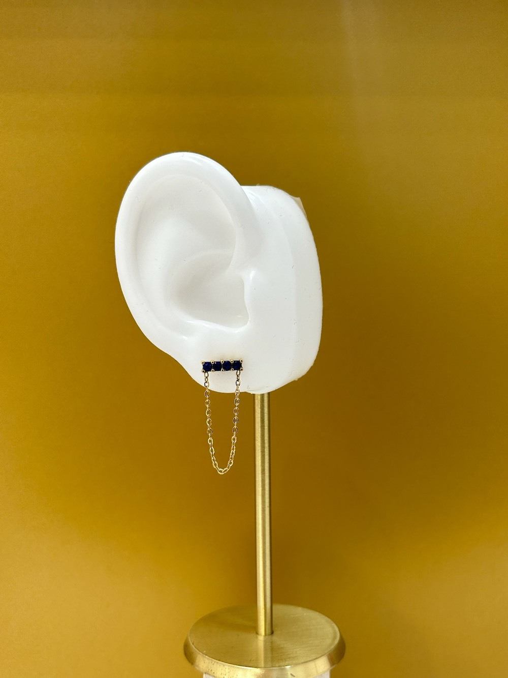 Grossiste MAISON OKAMI - Boucles d’oreilles chaîne délicate avec barre étincelante
