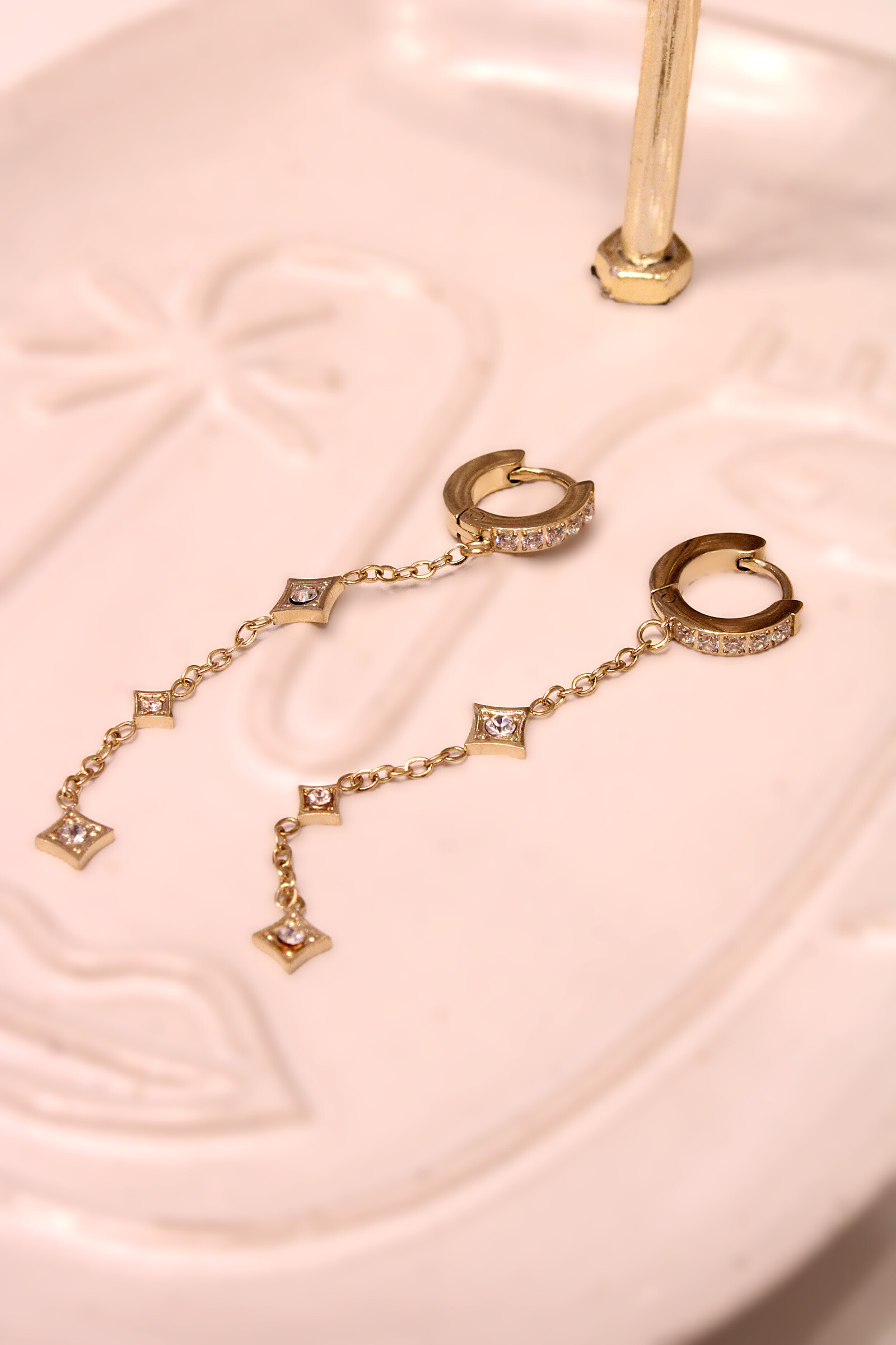 Grossiste MAISON OKAMI - Boucles d’oreilles créoles pendantes en zirconium serti