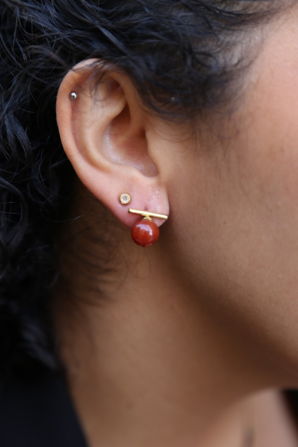 Wholesaler MAISON OKAMI - Asymmetrical earrings with resin pearl