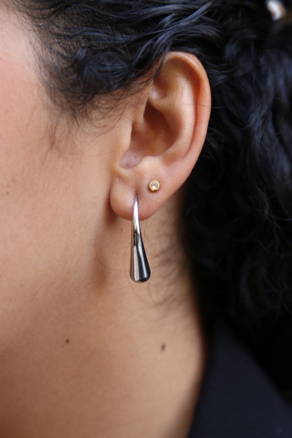 Grossiste MAISON OKAMI - Boucles d’oreilles goutte minimaliste