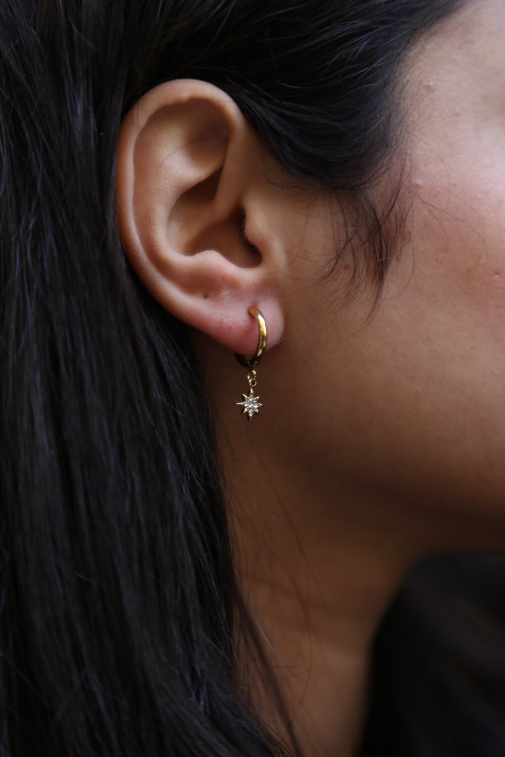 Grossiste MAISON OKAMI - Boucles d’oreilles créoles avec pendentif étoile